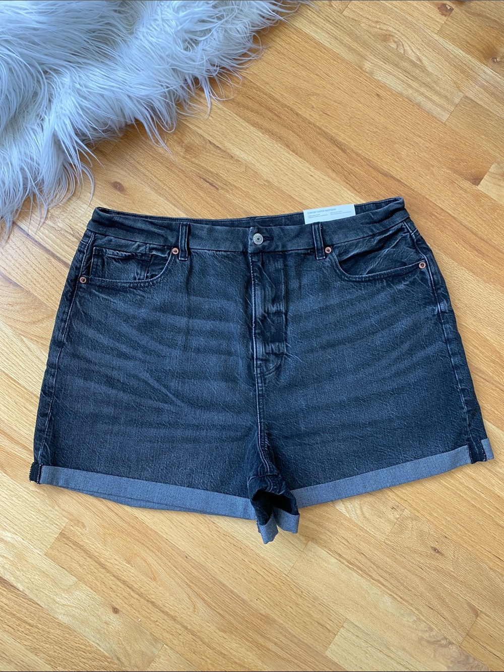 American Eagle Outfitters Black Denim Super  High-Rise Curvy Mom  Jean Shorts